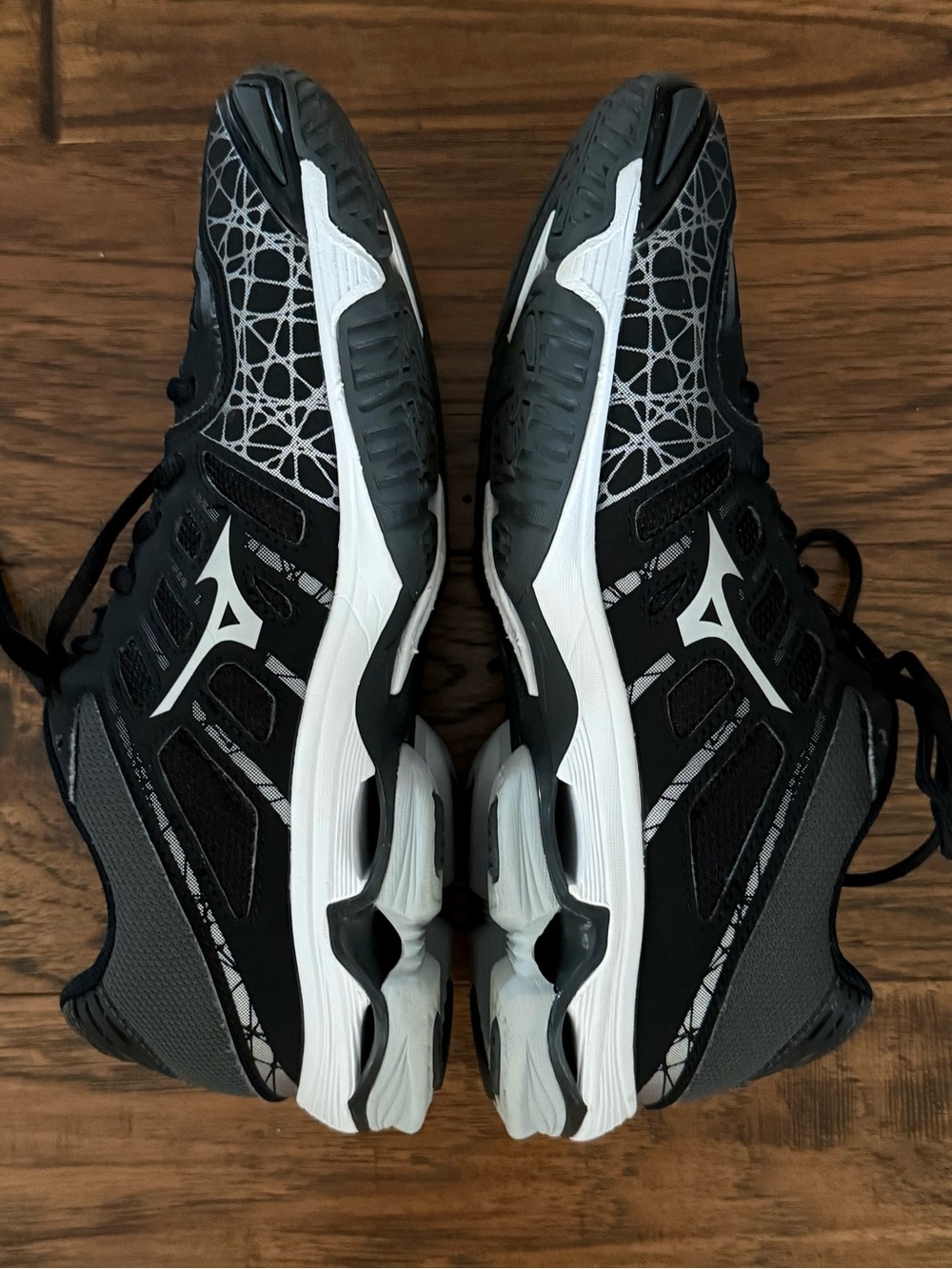 Mizuno Wave Voltage Volleyball Court Shoes Women's 8.5 Black Silver Lightweight - Picture 6 of 9